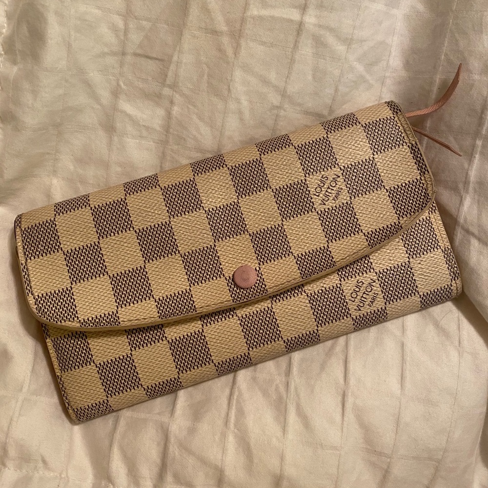 Louis Vuitton Emilie Wallet cream with pink inside